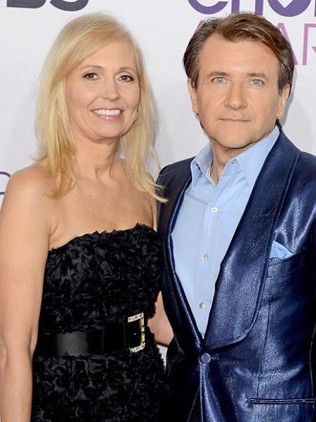 They tied the knot in 1990.